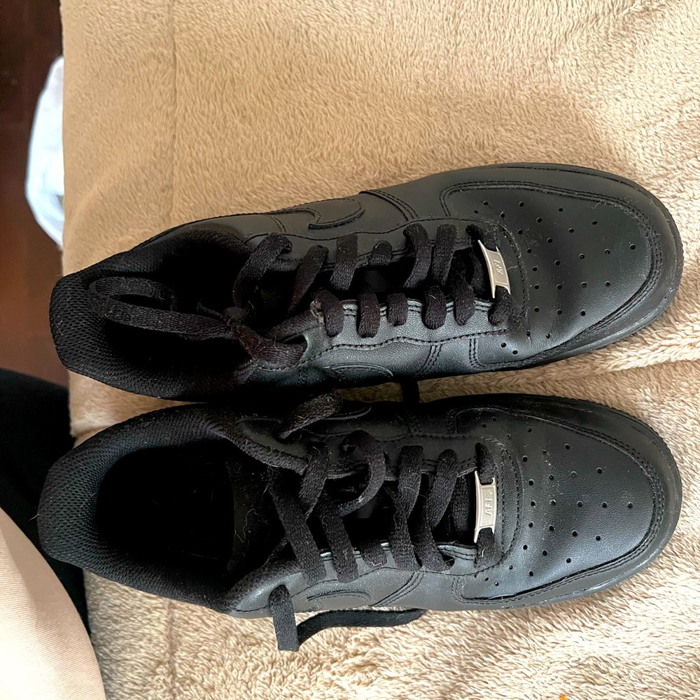 Lightly worn (maybe twice) Air Forces all black